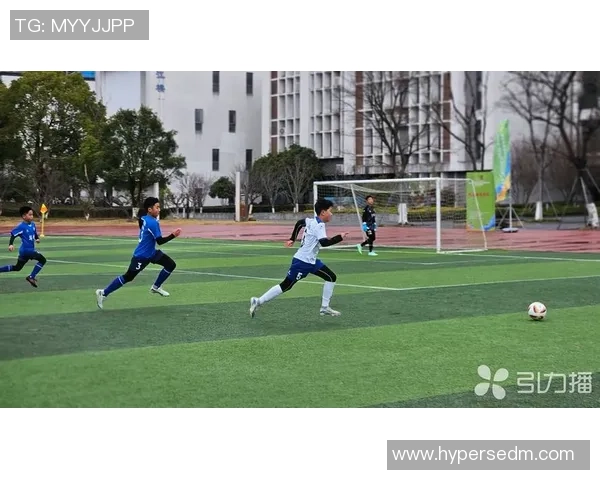 绿茵闪耀瞬间耐克足球巨星奋战赛场激情燃动青春 绿茵闪耀瞬间耐克足球巨星奋战赛场激情燃动青春