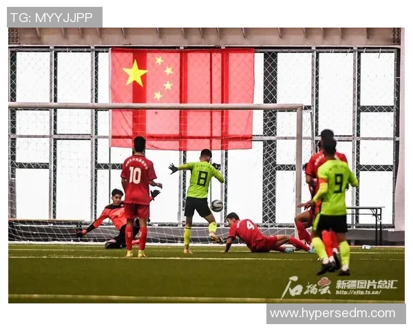 聚焦绿茵场以足球巨星为核心展现热血拼搏与荣耀时刻 聚焦绿茵场以足球巨星为核心展现热血拼搏与荣耀时刻