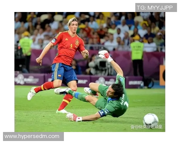 经典传奇劳尔高清壁纸展现西班牙足球巨星永恒风采 经典传奇劳尔高清壁纸展现西班牙足球巨星永恒风采